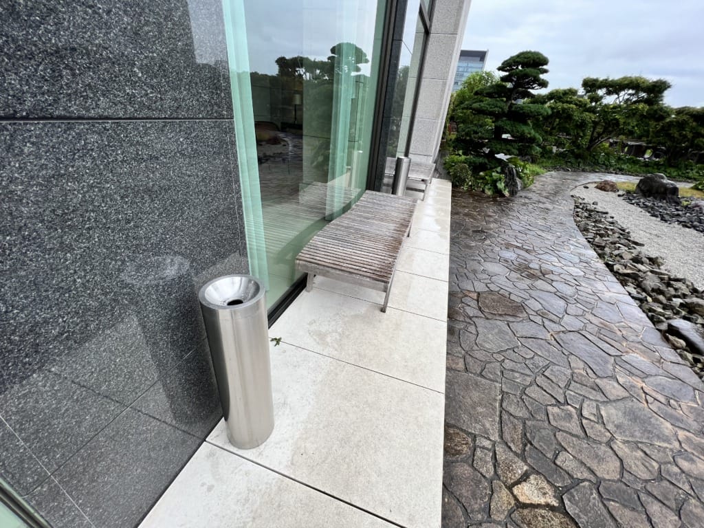 セントレジス大阪 喫煙所 画像