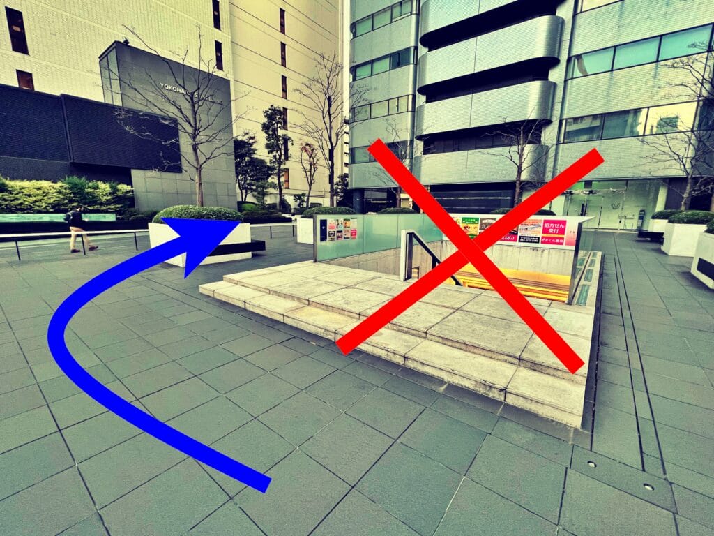 横浜ベイシェラトン　コンビニ