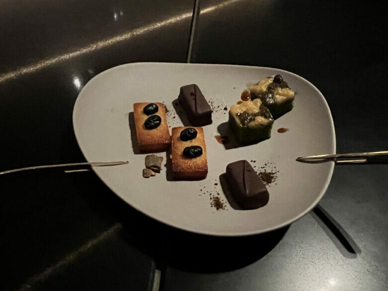 メズム東京　ラウンジ　プラチナ　2022　ブログ