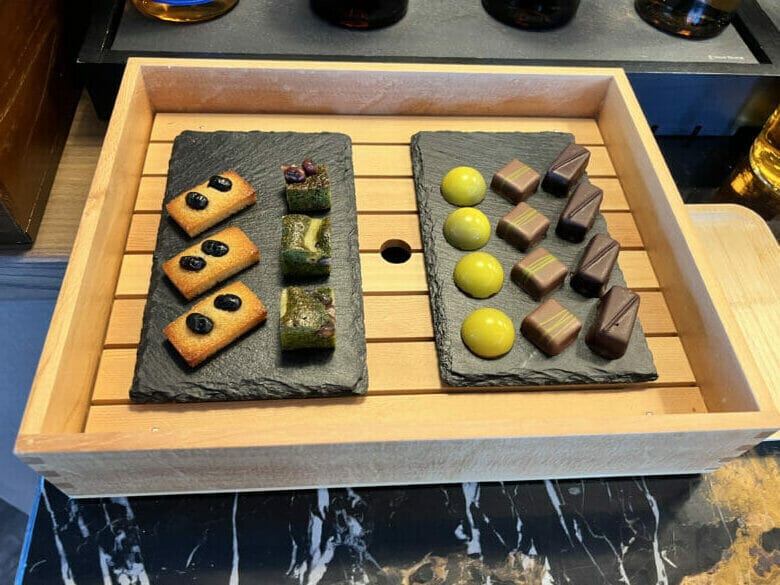 メズム東京　ラウンジ　プラチナ　2022　ブログ