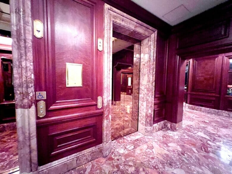 リッツカールトン大阪　エレベーター