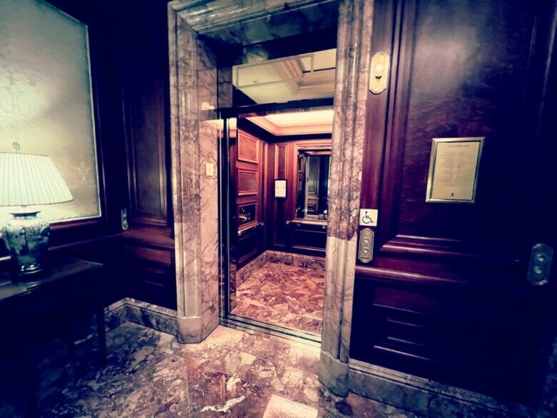 リッツカールトン大阪　エレベーター