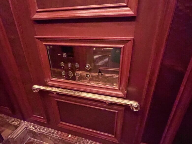 リッツカールトン大阪　エレベーター