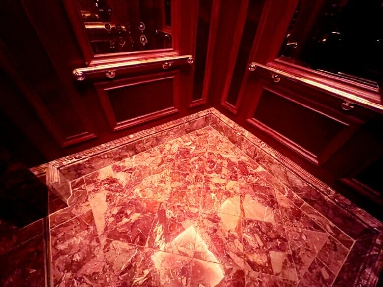 リッツカールトン大阪　エレベーター