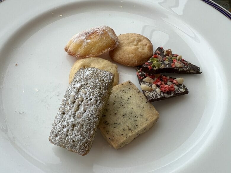 シェラトン広島 クラブラウンジ ブログ 時間 プラチナ ティータイム