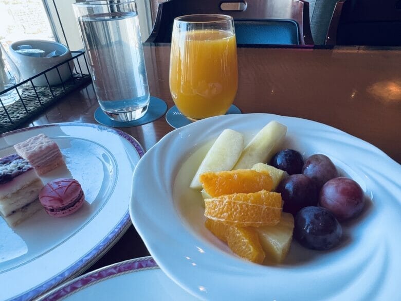 ウェスティン東京　ラウンジ　ティータイム　ブログ　プラチナ　朝食　予約　メニュー