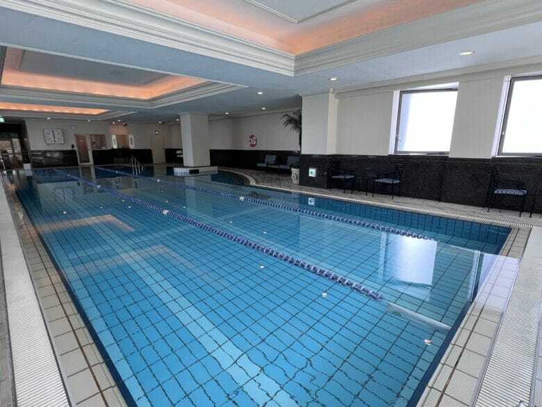 リッツカールトン大阪　プール　画像　水着レンタル