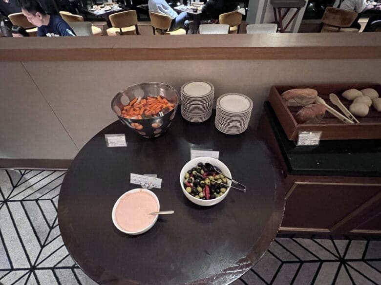 シェラトングランデトーキョーベイ　クラブラウンジ　アルコール　夜ご飯