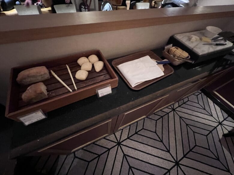 シェラトングランデトーキョーベイ　クラブラウンジ　アルコール　夜ご飯