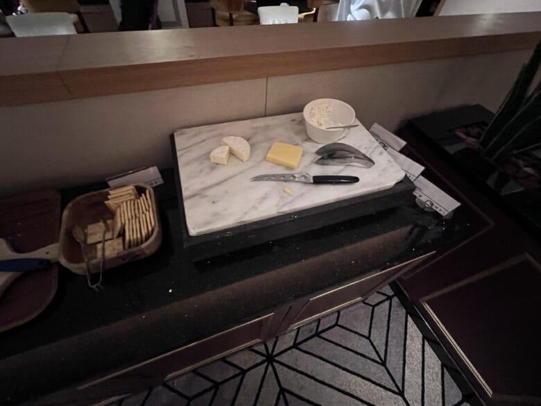 シェラトングランデトーキョーベイ　クラブラウンジ　アルコール　夜ご飯