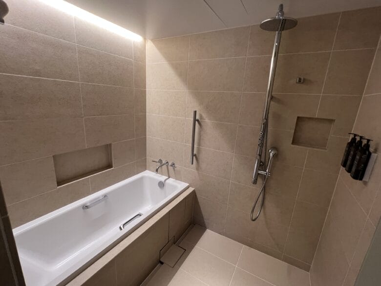 横浜ベイシェラトンホテル＆タワーズ　スイートルーム　部屋　ジュニアスイート　画像