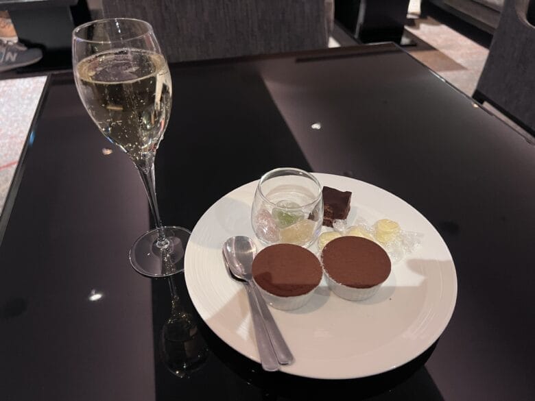 シェラトン都ホテル東京　ラウンジ　リフレッシュタイム　クラブラウンジ